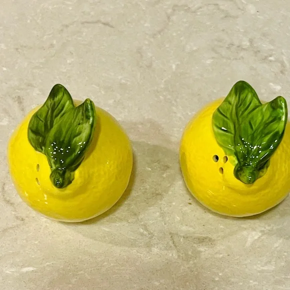 NWT salt pepper shakers, cork lids in a steel tray, beautiful & useful, gifts! - Picture 4 of 7